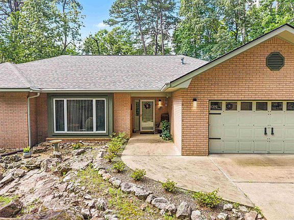 2nd image of 140 Empinado Way