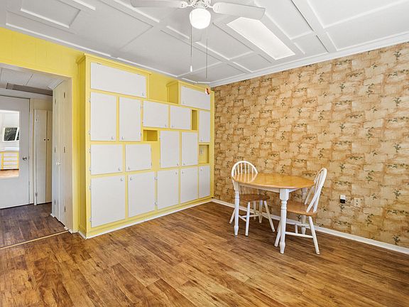 5th image of 353 Bourne Rd