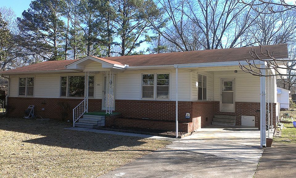 1st image of 701 Martha St SW