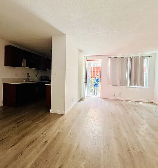 4848 Elmwood Ave #3 — Photo 5