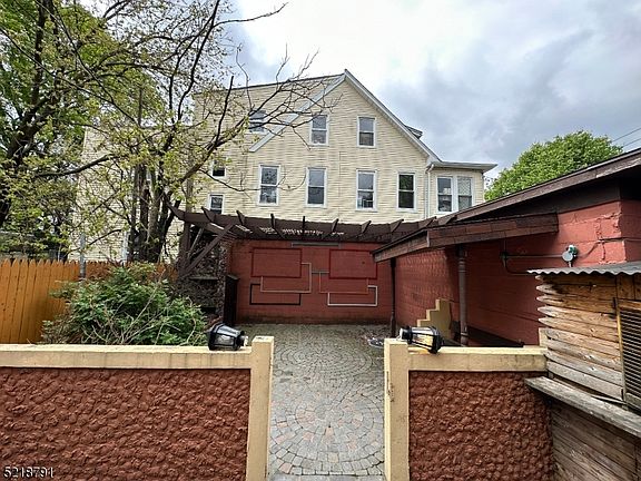 4th image of 117-119 W Grove Ter