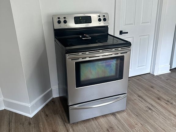 4th image of 161 Fernwood Ave