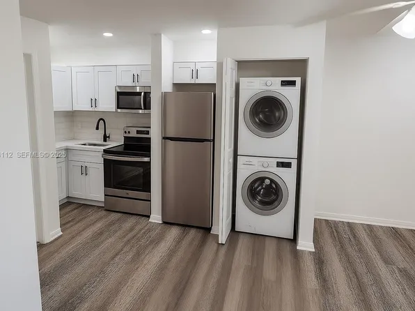 417 NW 2nd Ave, Hallandale, FL