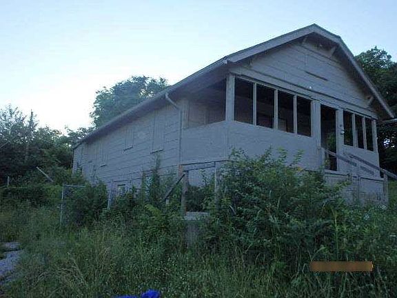 3rd image of 3018 Brighton Ave
