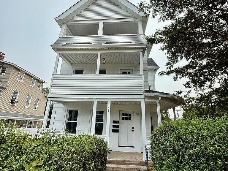 449 Stanley St #3 — Photo 2