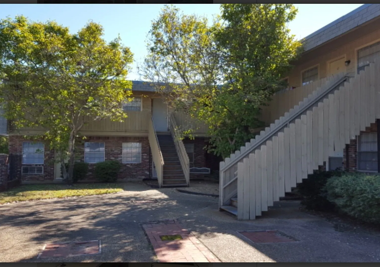 Western Valley Apts — Photo 1