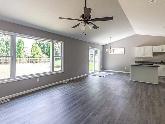 4th image of 26885 McArthur Ct