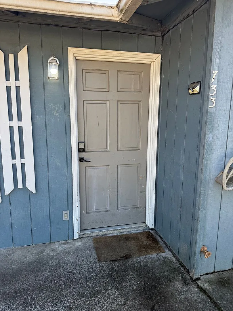 Updated 2-bedroom 1 bath duplex in Springfield! — Photo 3