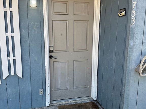 3rd image of 733 W Quinalt St