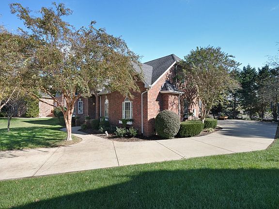 2nd image of 3015 Twisted Oak Dr