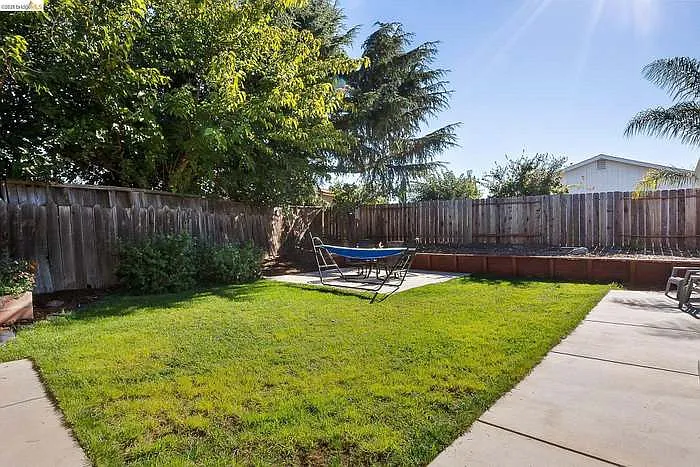 4855 Edgewood Ct — Photo 3