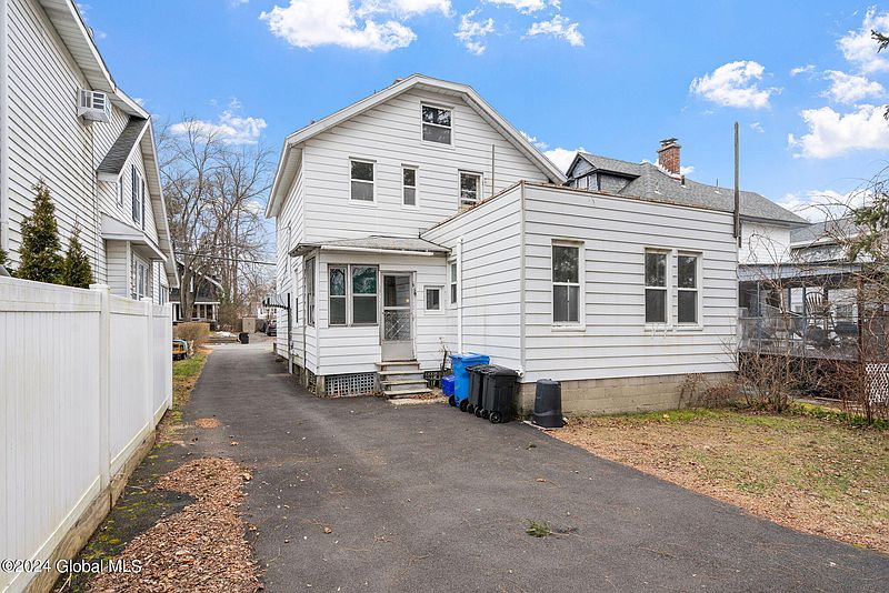4th image of 29 Orlando Avenue