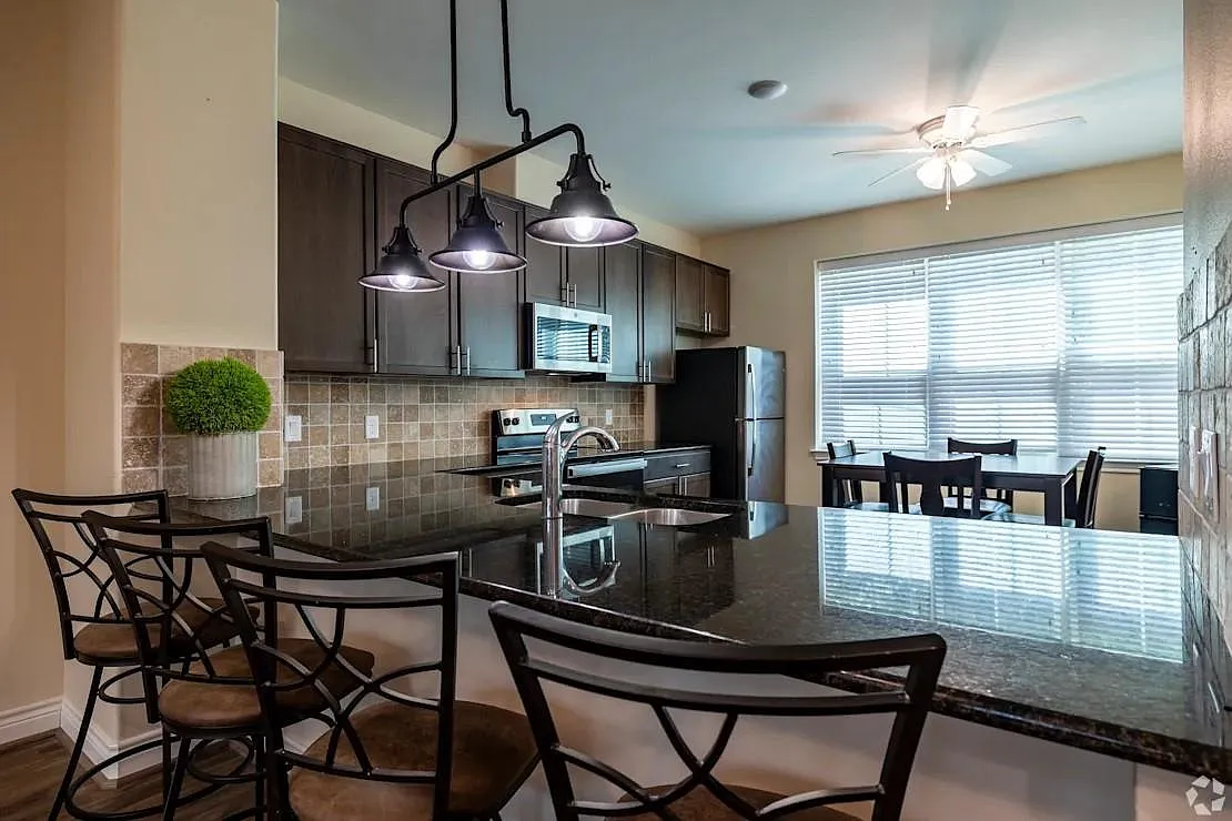 4 bed, 4.5 bath, 2150 sqft, $2,675 — Photo 1