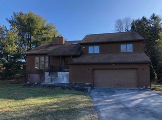 8 Hart Dr, Poughkeepsie, NY 12603