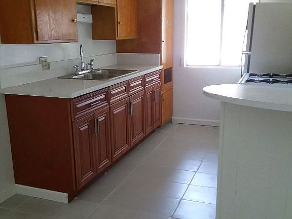 3rd image of 305 N Vinedo Ave APT 4