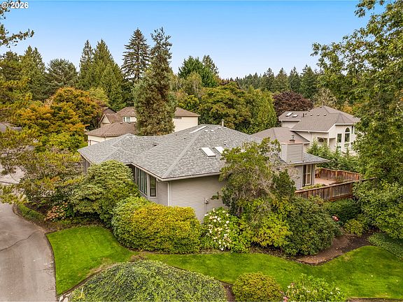 3rd image of 503 SW Colony Dr