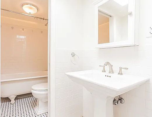 5th image of 82 Cambridge Pl #2
