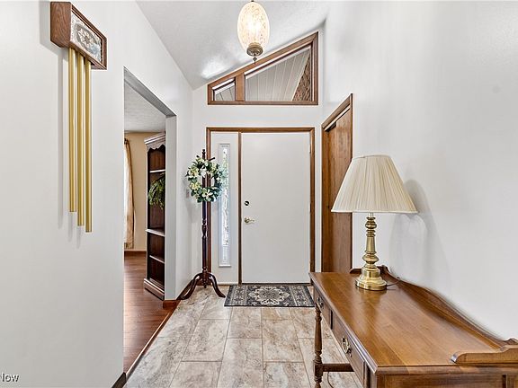 5th image of 102 Martha Dr