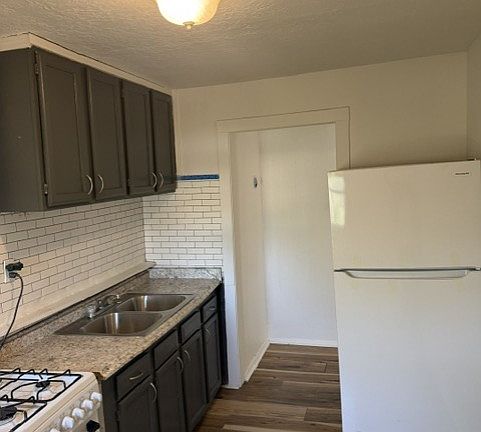 4th image of 2115 Rice Ave NW