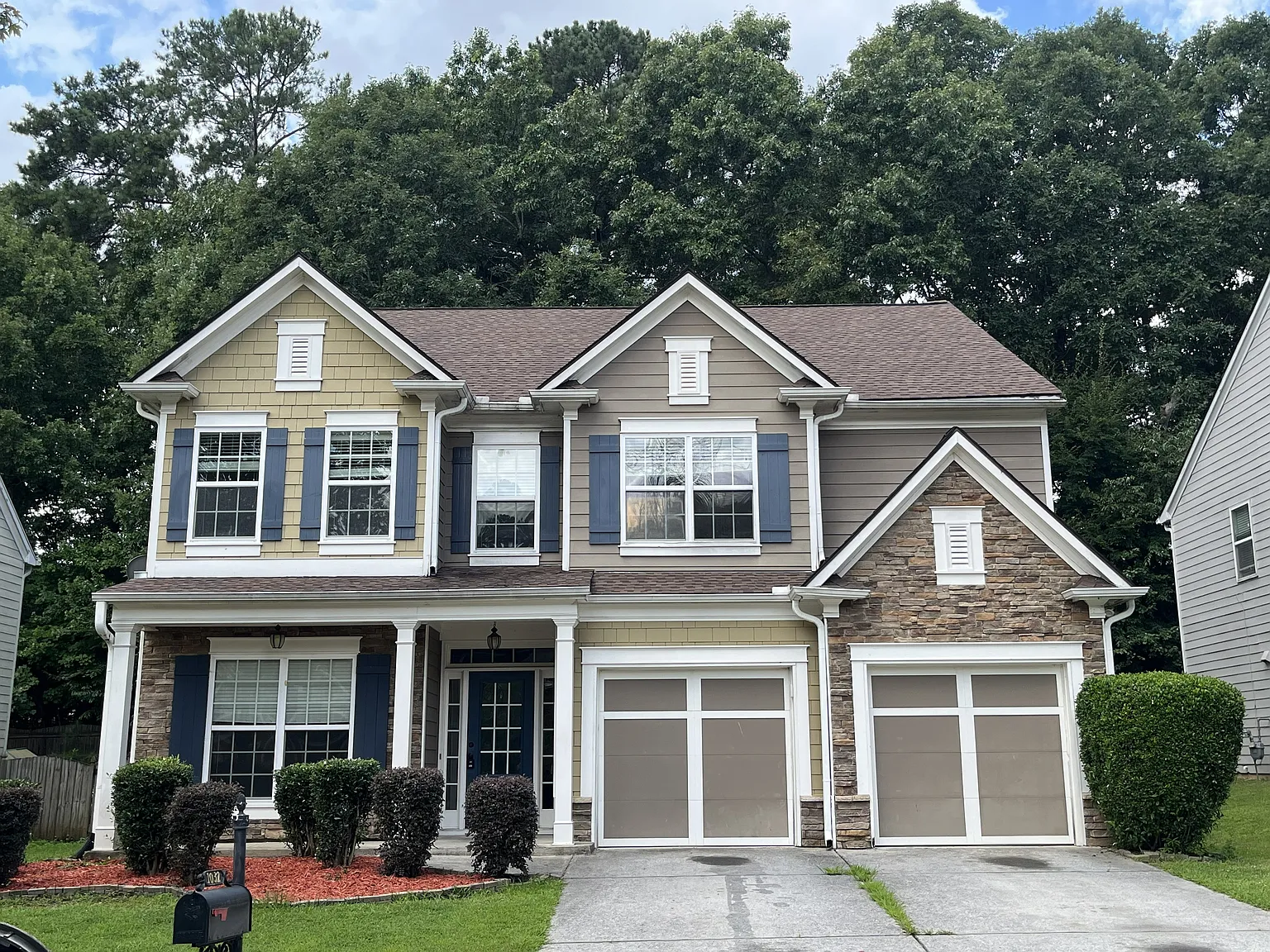 4 bed, 2.5 bath, 2782 sqft, $2,300 — Photo 1