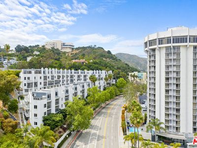 171 N Church Ln APT 304, Los Angeles, CA, 90049
