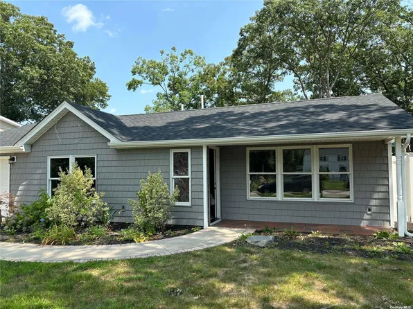31 Lurcott Lane, Central Islip, NY 11722
