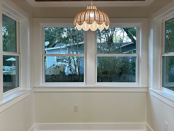5th image of 805 42nd Ave