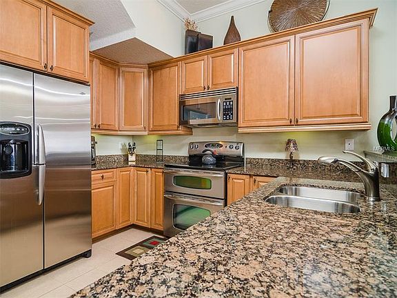 5th image of 3210 W Horatio St Unit 5