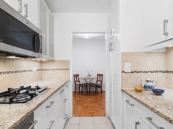 3rd image of 61 W 62nd St APT 4B