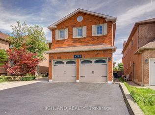 4781 Crystal Rose Dr, Mississauga, ON L5V1G9
