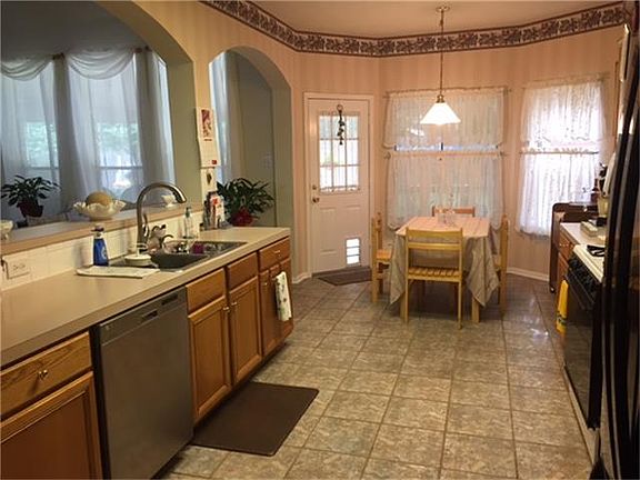 3rd image of 3313 Somerset Ln