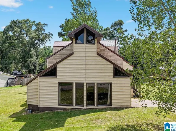 501 Foxfire Dr, Gardendale, AL 35071