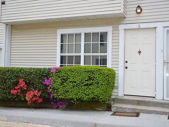 2nd image of 2135 N Taylor St #B