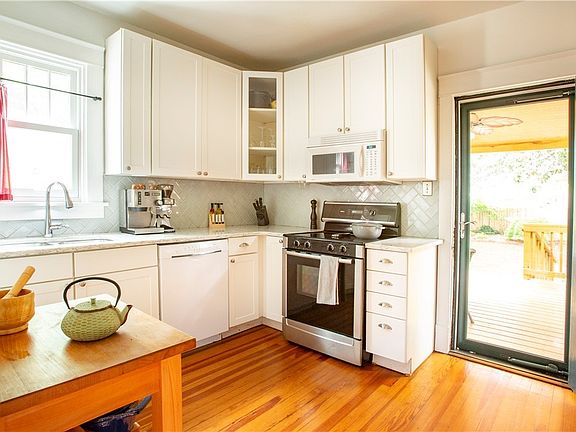 5th image of 1215 Stanhope Ave