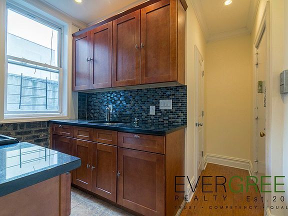 2nd image of 709 Dekalb Ave