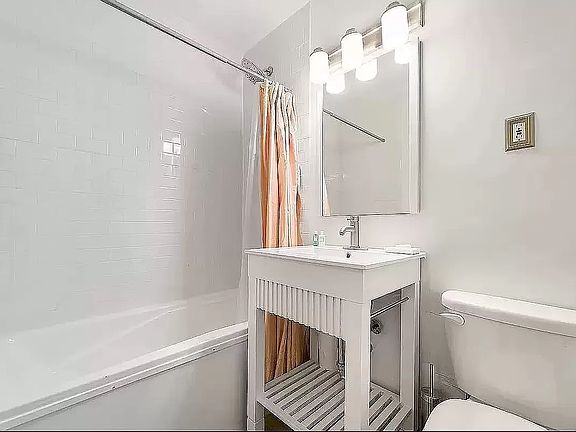 5th image of 250 Mercer St APT C318
