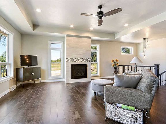 3rd image of 621 Olde River Ct