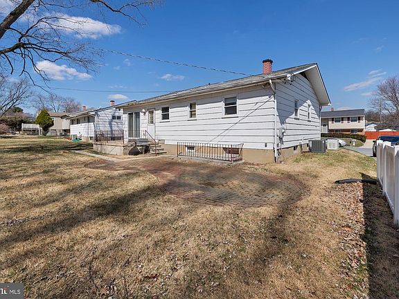 5th image of 8605 Lucerne Rd