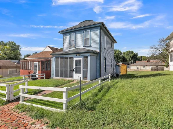 2211 Jones St, Saint Joseph, MO 64506