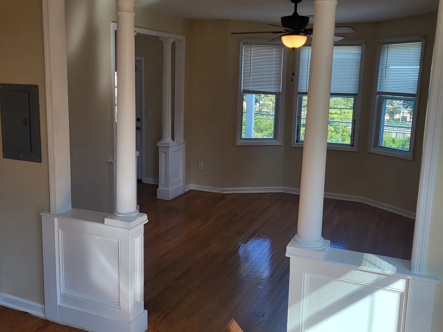 3 bed, 1600 sqft, $2,200 — Photo 2