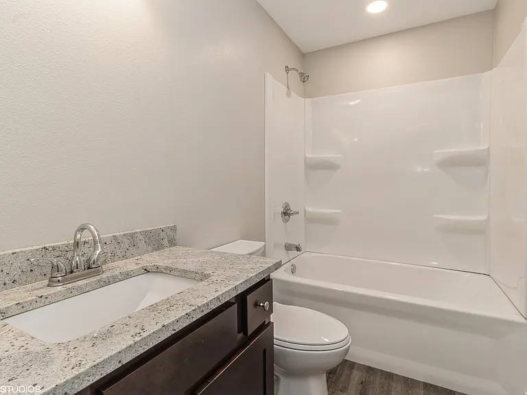 413 SW Westlawn Dr — Photo 9