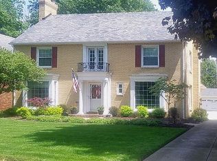 2153 Riverside Dr, Lakewood, OH
