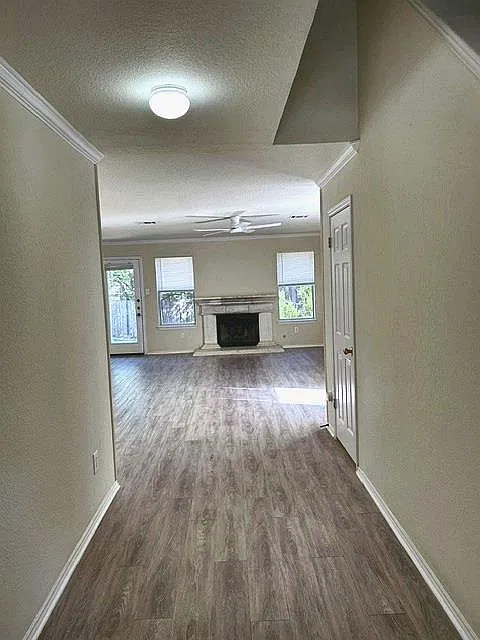 3 bed, 2.5 bath, 1758 sqft, $1,895 — Photo 2