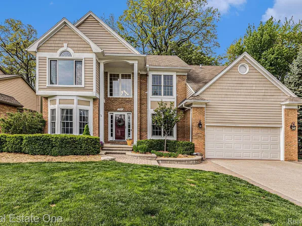 724 Woodfield Way, Rochester Hills, MI 48307