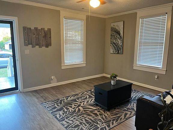4th image of 1007 Ward St #3