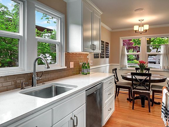 5th image of 7539 42nd Ave NE
