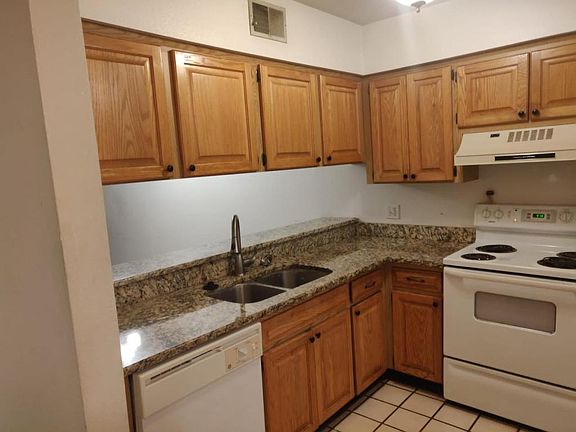 5th image of 16147 Rambling Vine Dr E