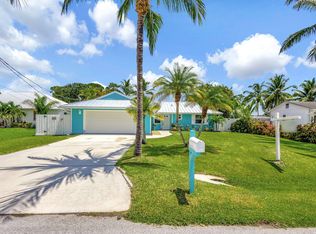 8285 SE Pinehaven Ave, Hobe Sound, FL 33455