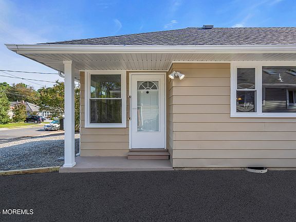 5th image of 2245 Mount Hood Lane