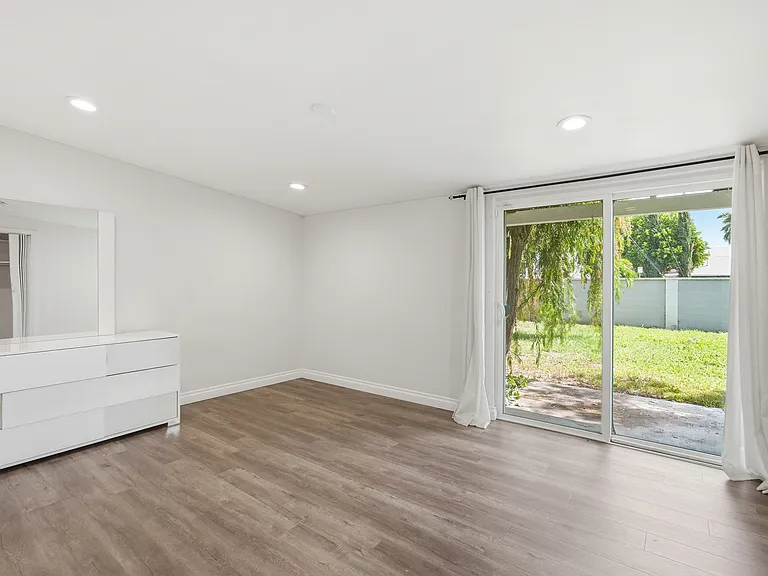 8647 Corbin Ave — Photo 20